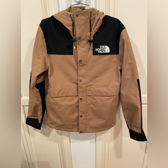 The North Face Medium Men’s Eco Mountain Jacet. one tiny spot on placard. - Picture 4 of 4